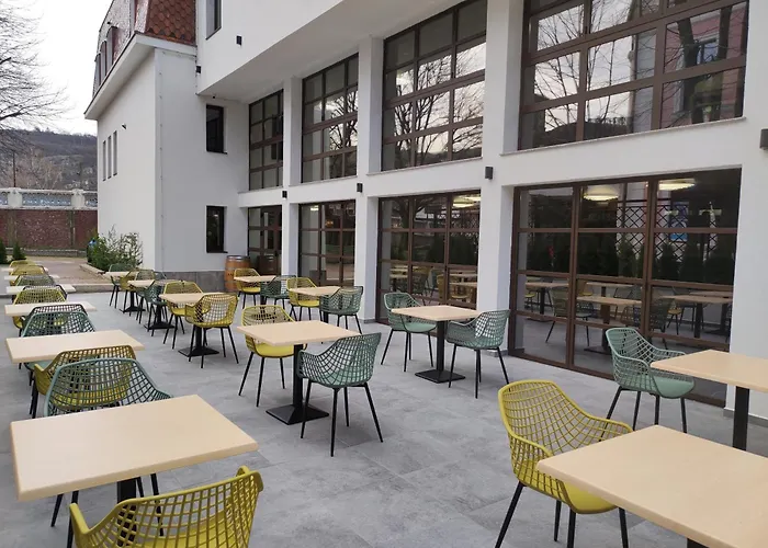 покрит 3* Lovetsj